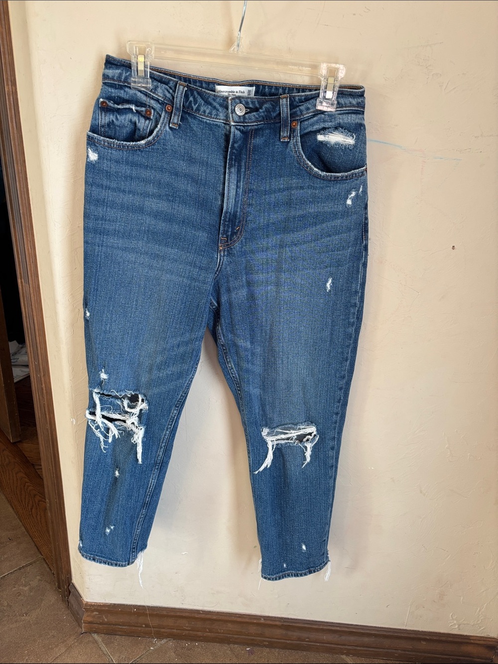 Abercrombie & Fitch The mom high rise Jean! Size 30
